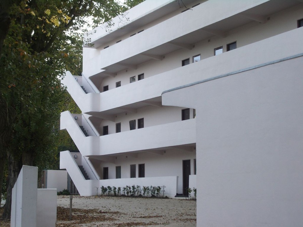 1200px-Isokon_Building_Hampstead_2005