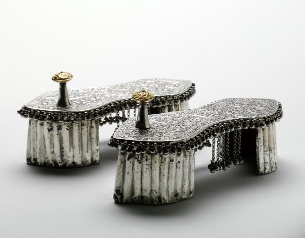 7._Wedding_toe-knob_paduka_silver_and_gold_over_wood_India_1800s__Victoria_and_Albert_Museum_London_jpg_610x610_q85