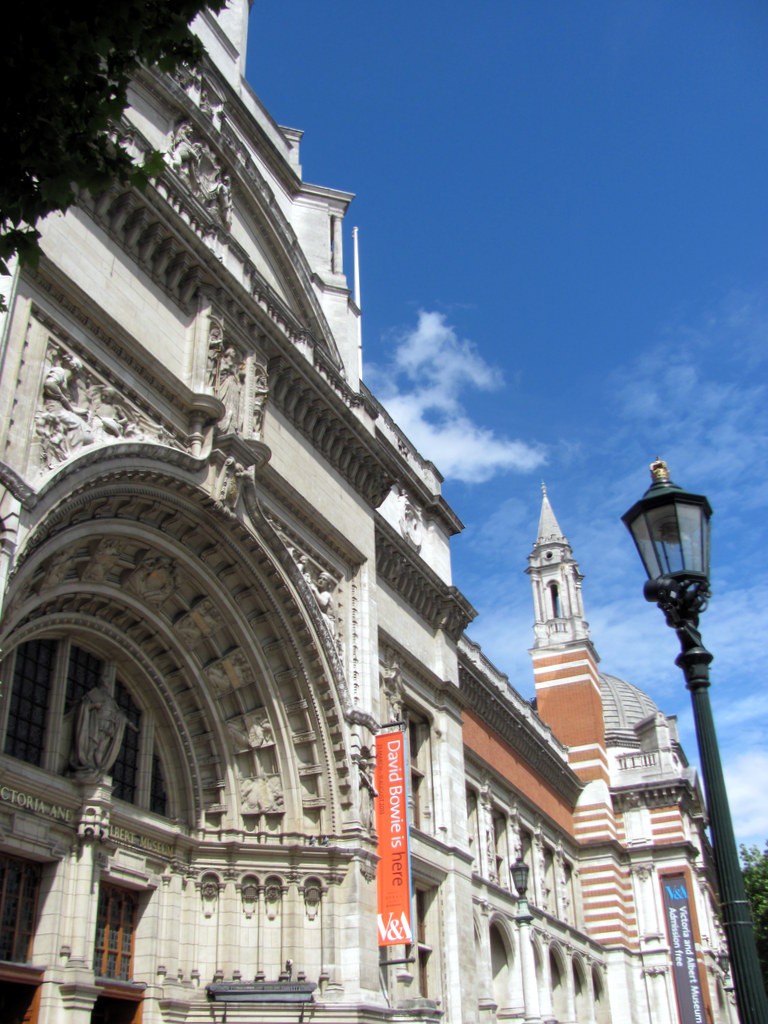 V&A