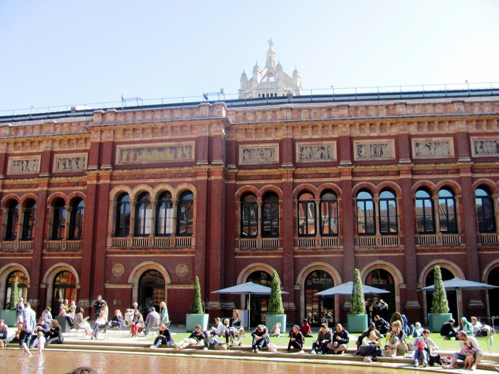 V&A (4)
